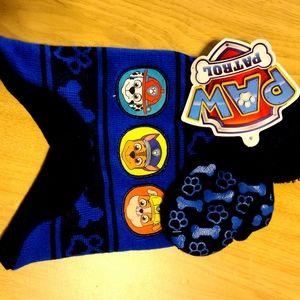 Kid's Paw Patrol hat and mitten set.